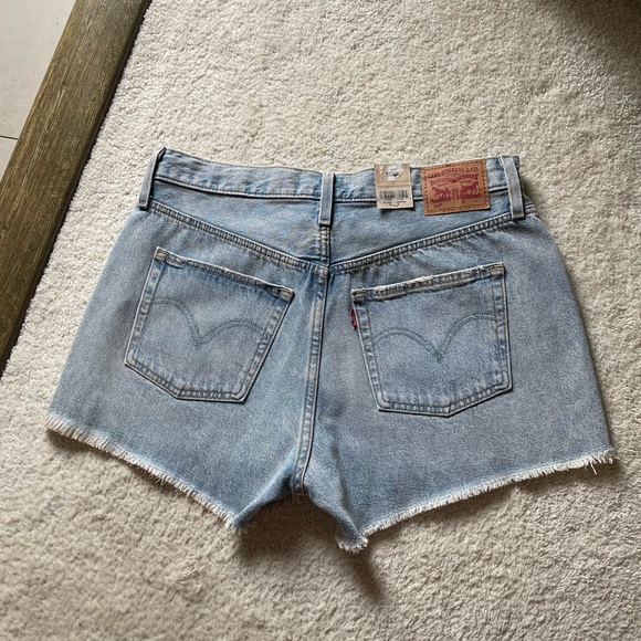 NWT Levi’s 501 Women's Light Blue Jean Shorts Size 32 - Picture 6 of 12